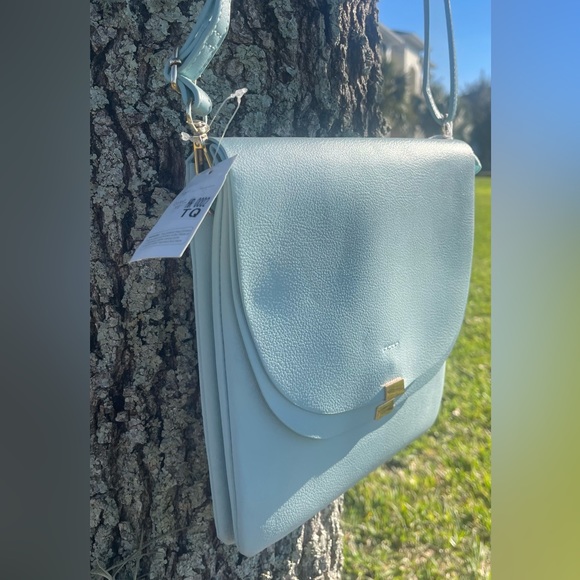 NWT! Stunning Sky Blue Crossbody Handbag 🌷 Beautiful 🤩 - Picture 4 of 7